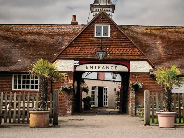 리밍톤 The Walhampton Arms B&B 외부 사진