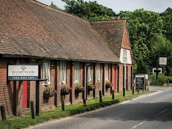 리밍톤 The Walhampton Arms B&B 외부 사진