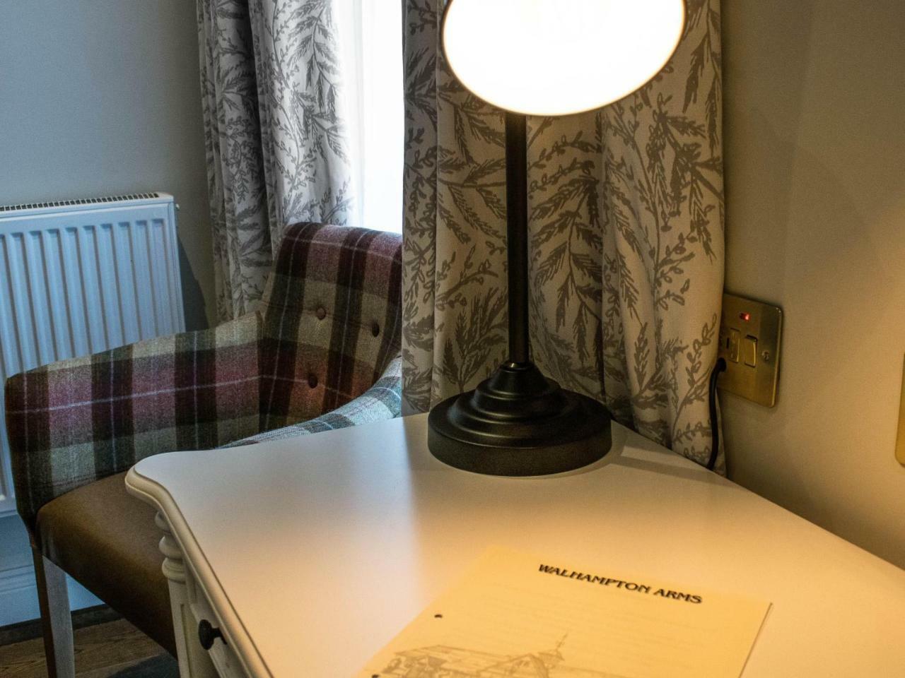 리밍톤 The Walhampton Arms B&B 외부 사진
